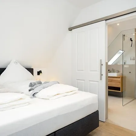 With 2 Bedrooms *