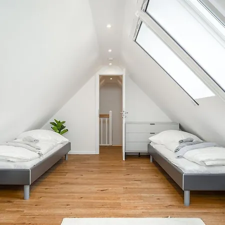 With 2 Bedrooms بيت للعطل