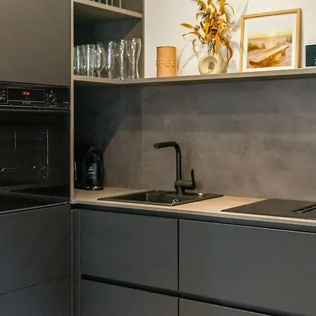 With 2 Bedrooms بيت للعطل *